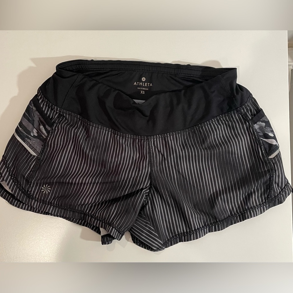 Athleta Black And White Run with it 4” Shorts Women's X-Small